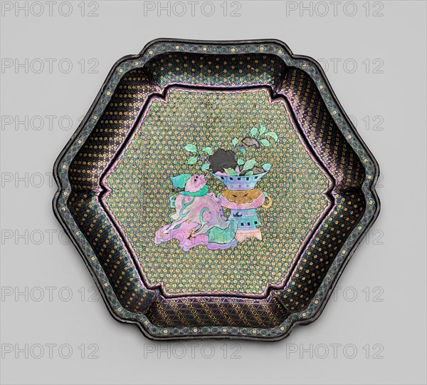 Dish with Images of Ancient Bronzes, Qing dynasty (1644-1911).