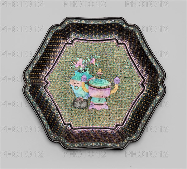 Dish with Images of Ancient Bronzes, Qing dynasty (1644-1911).