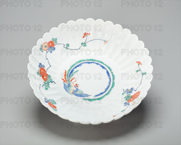 Arita-Ware Kakiemon Floral-shaped Bowl, late 17th/early 18th century.