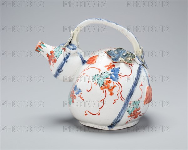 Arita-ware Kakiemon Gourd Shaped Ewer, late 17th century.