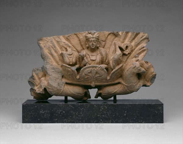 Corinthian Capital with Sun God Surya Riding a Chariot (Quadriga), 2nd century. Ancient region of Gandhara (modern Pakistan).