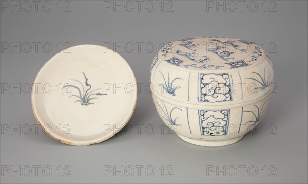 Covered Box with Plant and Cloud Motif, Late 15th/early 16th century.