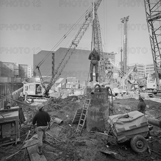 Vintners Place, Upper Thames Street, Queenhithe, London, 01/10/1990. Creator: John Laing plc.