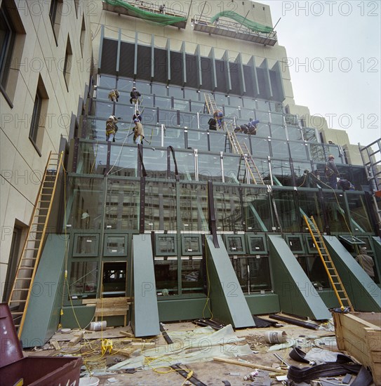 Vauxhall Cross, Albert Embankment, Vauxhall, Lambeth, London, 27/03/1992. Creator: John Laing plc.