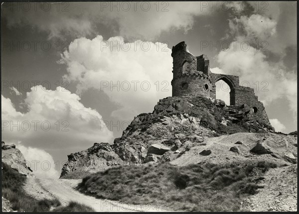 Mow Cop Castle, Mow Cop, Odd Rode, Cheshire, 1920-1935. Creator: J Dixon Scott.