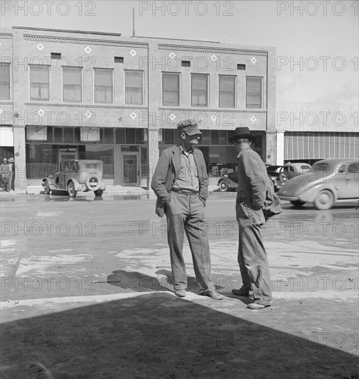 Idle pea pickers discuss prospects for work, Calipatria, Imperial Valley, CA, 1939. Creator: Dorothea Lange.