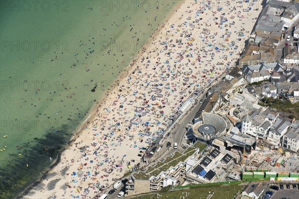 Porthmeor Beach and the Tate St Ives art gallery, St Ives, Cornwall, 2016. Creator: Damian Grady.