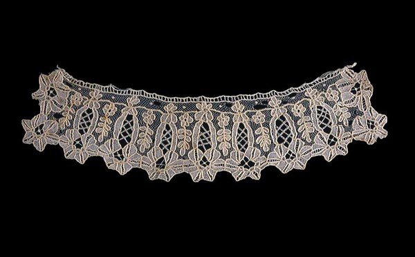 Collar or Cuff (Fragment), Brussels, 1860s. Creator: Unknown.