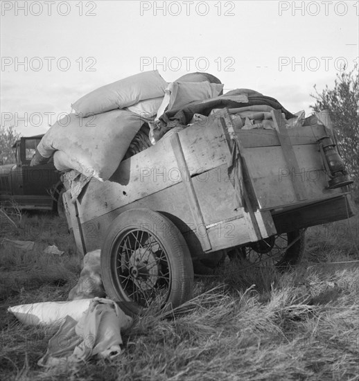 Roadside camp near Bakersfield, California, 1935. Creator: Dorothea Lange.