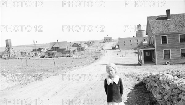 The town of Mills, New Mexico, 1935. Creator: Dorothea Lange.