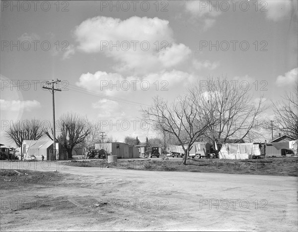Housing for Oklahoma refugees, California, Kern County, 1936. Creator: Dorothea Lange.