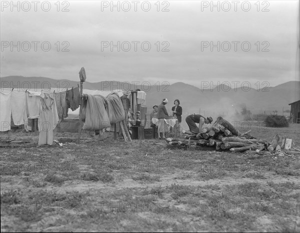 Arkansas family washing dishes, seven months in California, 1936. Creator: Dorothea Lange.