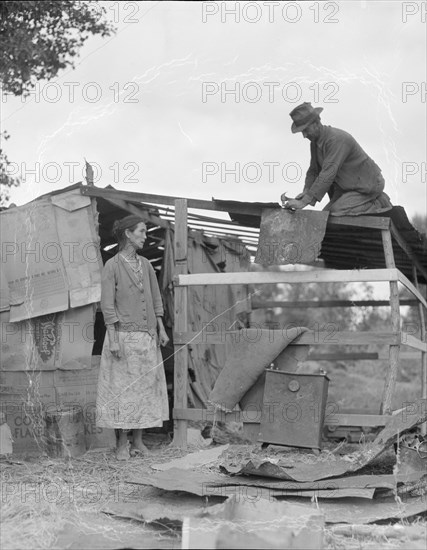 Dispossessed Arkansas farmers, Bakersfield, California, 1935. Creator: Dorothea Lange.