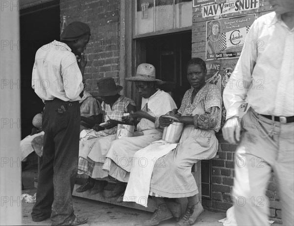 Lunchtime for these Georgia peach pickers, Muscella, Georgia, 1936. Creator: Dorothea Lange.