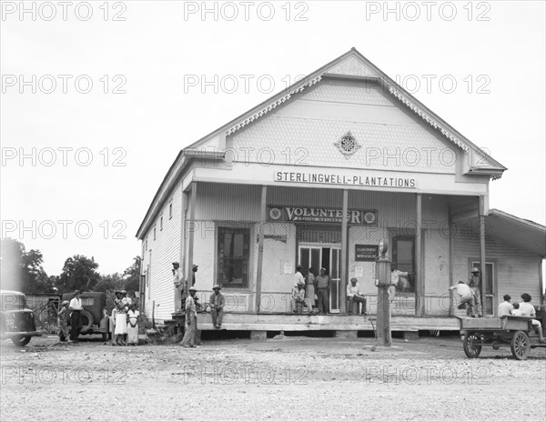 A plantation store near Clarksville, Mississippi, 1936. Creator: Dorothea Lange.
