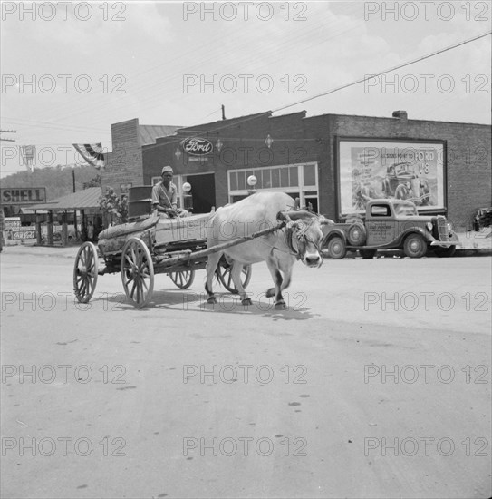 A note on transportation, Eden, Alabama, 1936. Creator: Dorothea Lange.