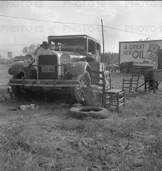 On the move, Wagoner, Wagoner County, Oklahoma, 1936. Creator: Dorothea Lange.