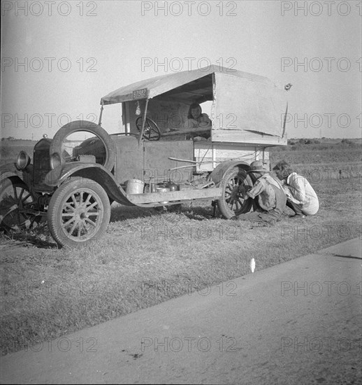 Family between Dallas and Austin, Texas, 1936. Creator: Dorothea Lange.