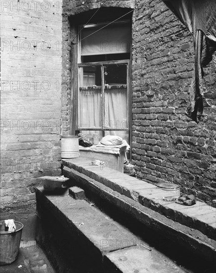 Tenement dwelling of Mr. and Mrs. Jacob Solomon, New York City, 193 Creator: Dorothea Lange.