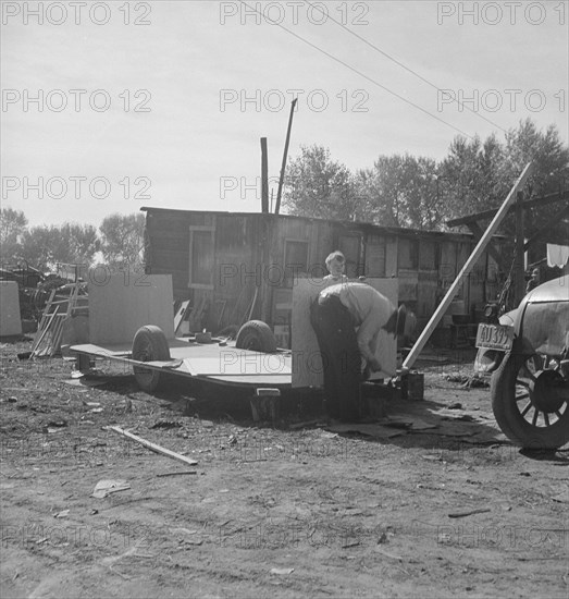 Building an auto trailer in a squatter camp, Outskirts of Bakersfield, California, 1936. Creator: Dorothea Lange.
