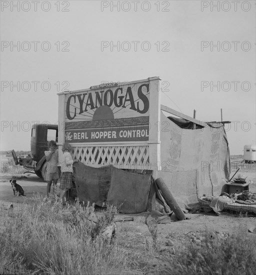 Migrant agricultural workers' home, California, 1937. Creator: Dorothea Lange.