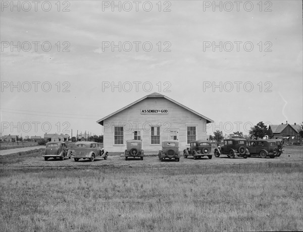Sunday morning, Guanah, Texas, 1937. Creator: Dorothea Lange.