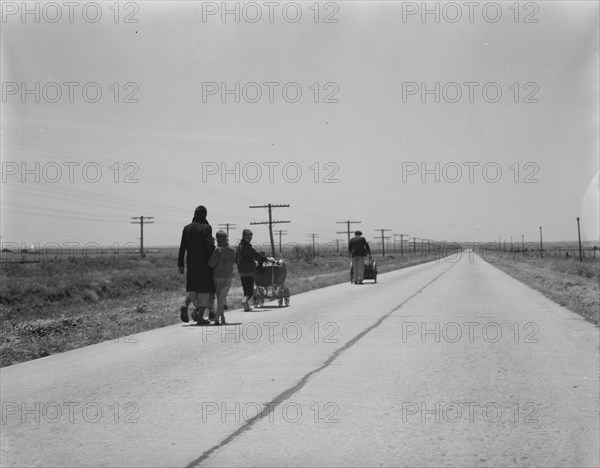 Flood refugees, four miles out of Memphis, Hall County, Texas, 1937. Creator: Dorothea Lange.