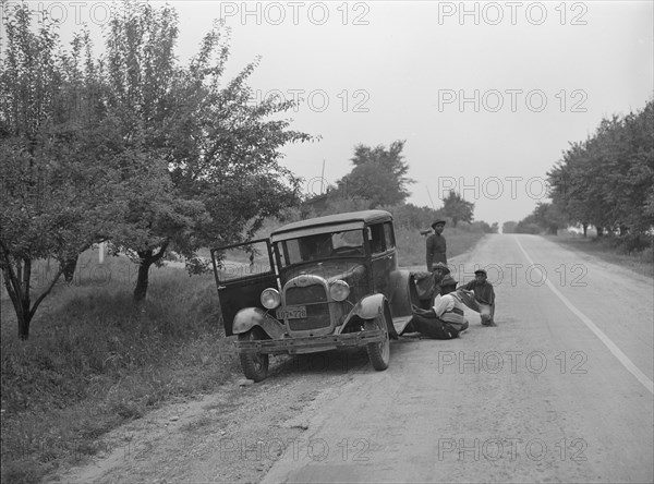 Flood refugees near Memphis, Texas, 1937. Creator: Dorothea Lange.