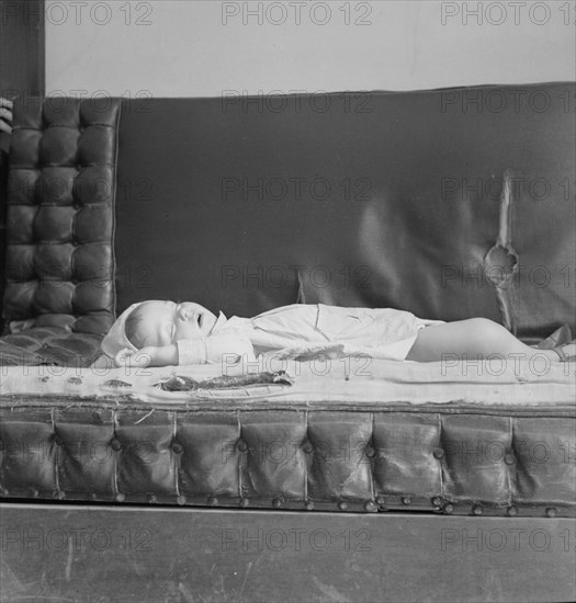 In the waiting room of the relief office, Oklahoma City, Oklahoma, 1937. Creator: Dorothea Lange.