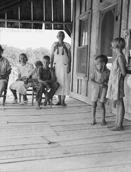 Cotton sharecropper family near Cleveland, Mississippi, 1937. Creator: Dorothea Lange.