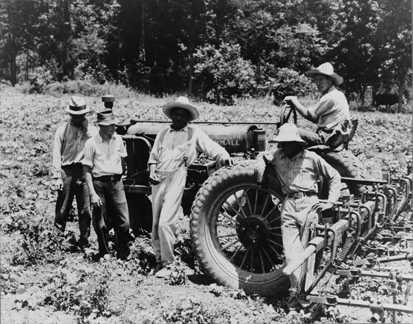 Hillhouse, Mississippi Delta cooperative farm, 1937. Creator: Dorothea Lange.