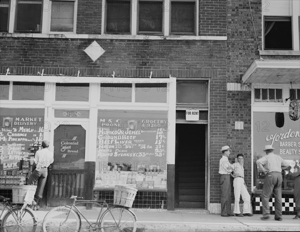 Headquarters of the Southern Tenant Farmers Union, Memphis, Tennessee, 1937. Creator: Dorothea Lange.