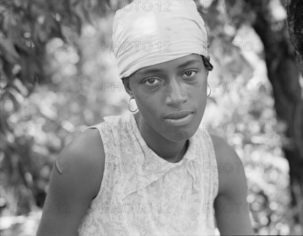 Cotton hoer near Clarksdale, Mississippi, 1937. Creator: Dorothea Lange.