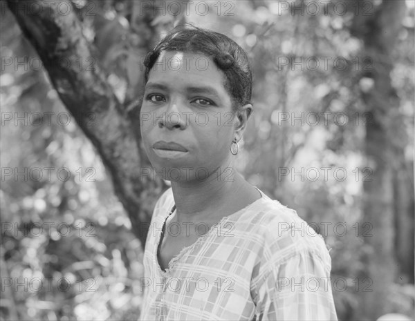 Cotton hoer near Clarksdale, Mississippi, 1937. Creator: Dorothea Lange.