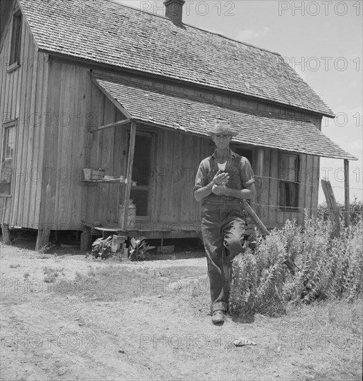 Former tenant farmer on a large cotton farm, Bell County, Texas, 1937. Creator: Dorothea Lange.