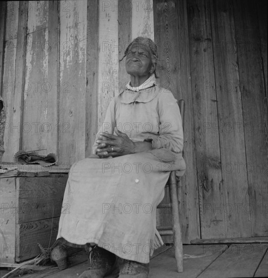 Cotton sharecropper, Mississippi, 1937. Creator: Dorothea Lange.