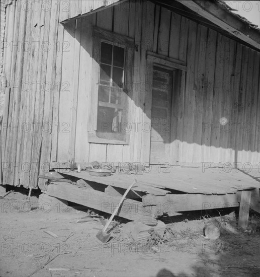 Sharecropper's cabin, Mississippi, 1937. Creator: Dorothea Lange.