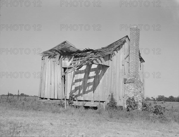 Abandoned tenant cabin of the Mississippi Delta, 1937. Creator: Dorothea Lange.