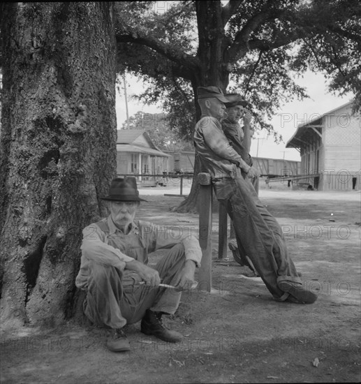 Stranded residents of Careyville, Florida, , 1937. Creator: Dorothea Lange.