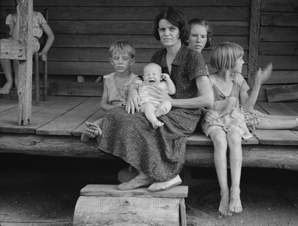 Cotton sharecropper family, Macon County, Georgia, 1937. Creator: Dorothea Lange.