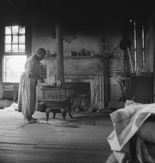 Interior of a plantation house now vacant, Greene County, Georgia, 1937. Creator: Dorothea Lange.