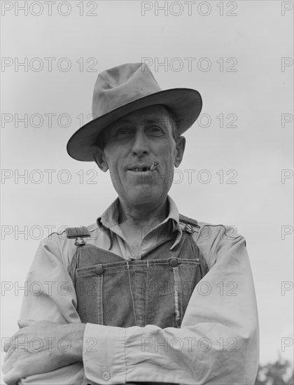 Man living on "Scratch Hill" outside Atoka, Atoka County, Oklahoma, 1938. Creator: Dorothea Lange.