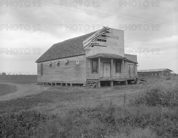 Commissary of the Gold Dust Plantation near Clarksdale, Mississippi, 1937. Creator: Dorothea Lange.