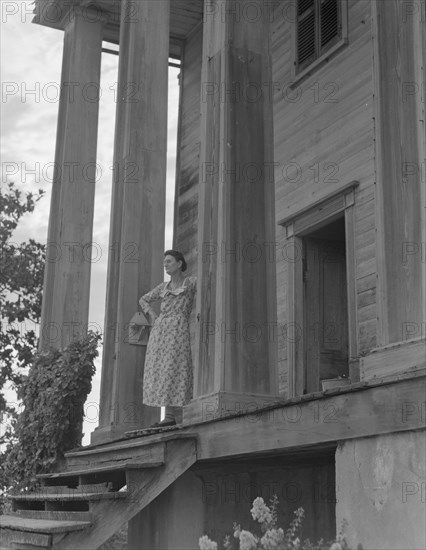 Antebellum plantation house in Greene County, Georgia, 1937. Creator: Dorothea Lange.