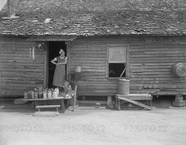 Wife and child of sharecropper near Gaffney, South Carolina, 1937. Creator: Dorothea Lange.