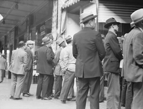 News of the surrender of Canton..., San Francisco, California, 1938. Creator: Dorothea Lange.