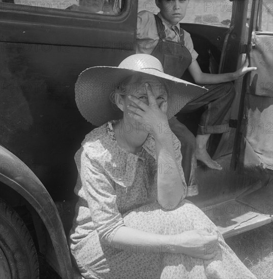 Wife of sharecropper in town to sell their crop at the tobacco auction, Douglas, Georgia, 1938. Creator: Dorothea Lange.