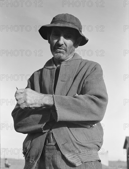 Cotton pickers from Webber Falls, Oklahoma in Firebaugh, California, 1938. Creator: Dorothea Lange.