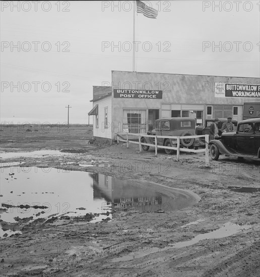 New large-scale cotton farming district, Buttonwillow, California , 1939. Creator: Dorothea Lange.