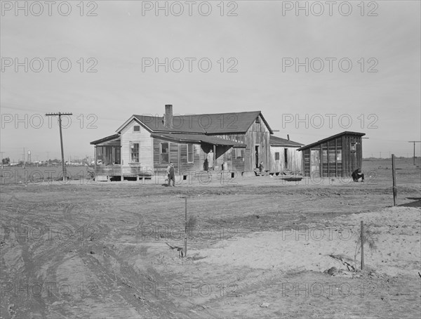 Cotton workers, outskirts of Firebaugh, west side of San Joaquin Valley, California, 1939. Creator: Dorothea Lange.